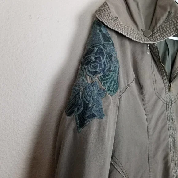 Green asymmetrical utility jacket w embroidery - Picture 6 of 8